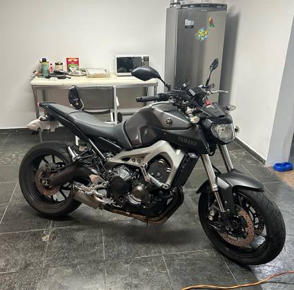 YAMAHA MT-09 